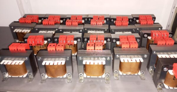 TRANSFORMADOR 220 V 24 V 50 W CON BORNERAS ESPAÑOLAS - Image 2